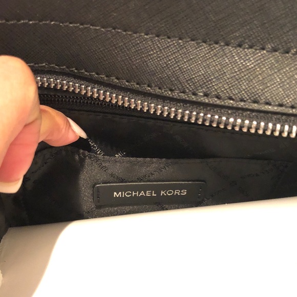 MICHAEL KORS🌺SELMA w/ Studded 3D Flower Strap - Picture 6 of 6